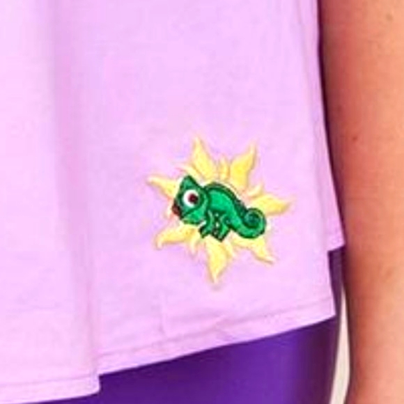 ❤️NWT VINTAGE TORRID TANGLED RAPUNZEL DISNEY PRINCESS BLOUSE PLUS SIZE SHIRT TOP - Picture 2 of 14